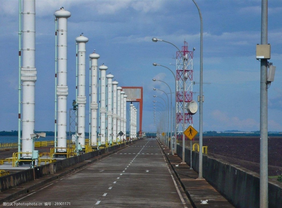 伊泰普水电站坝顶公路