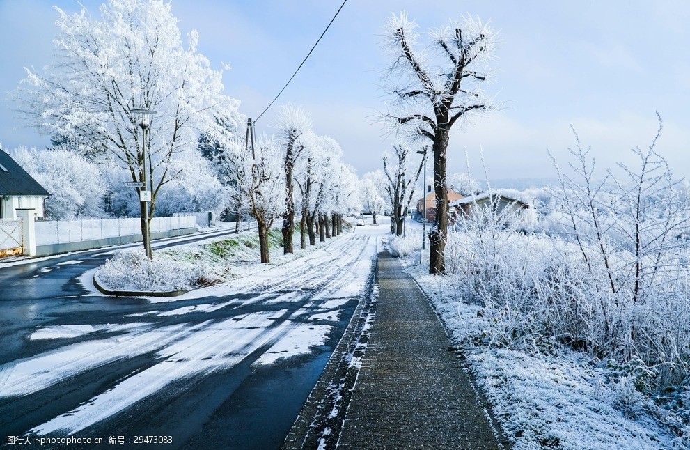 关键词:冬日里的乡村风景 乡村 冬季 大雪 树木 美景 寒冷 乡村风采