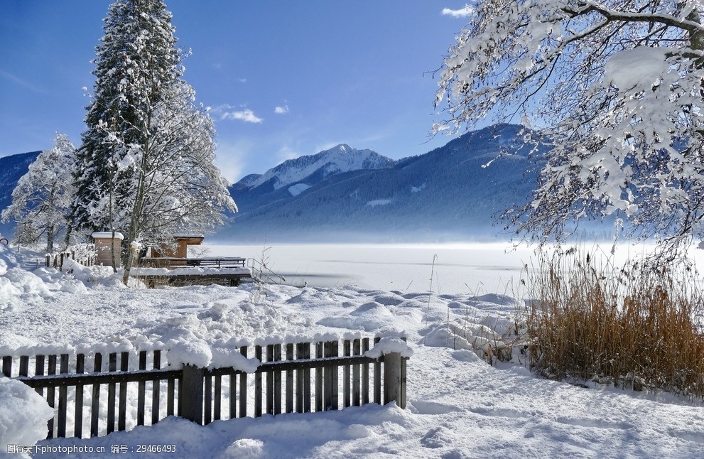 冬天高山湖泊雪景