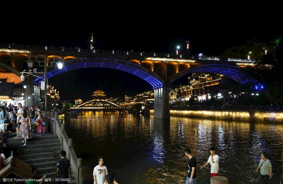 凤凰古城桥夜景