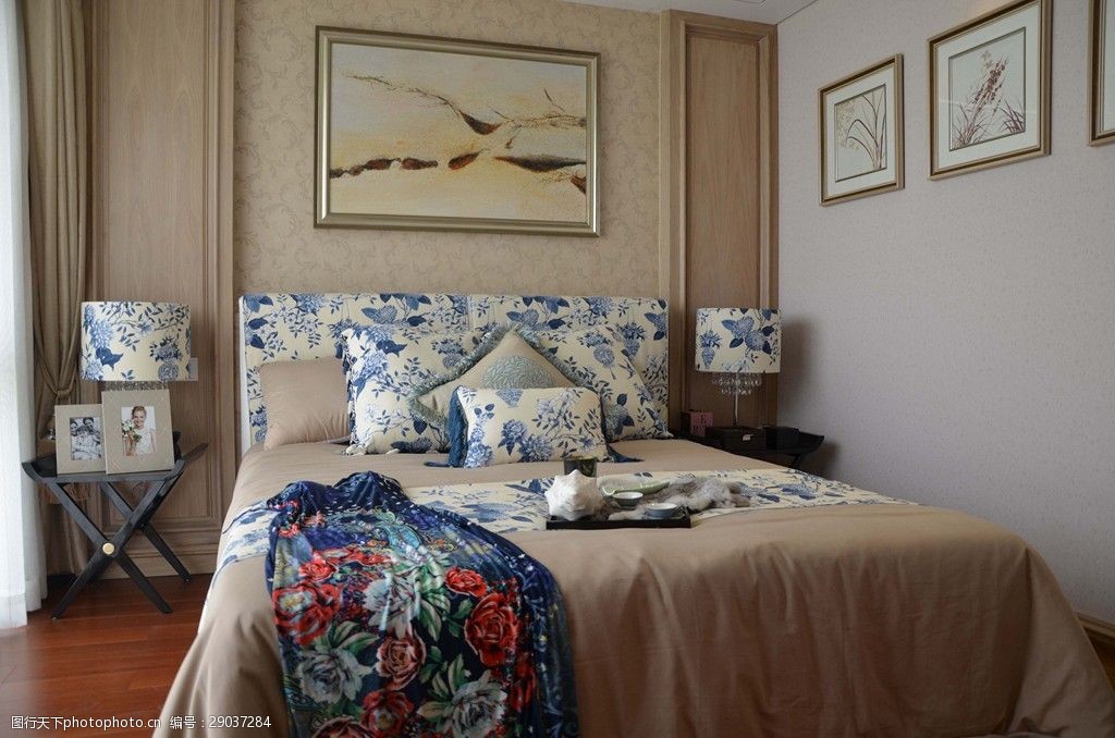 现代时尚卧室青花瓷纹理床头室内装修图