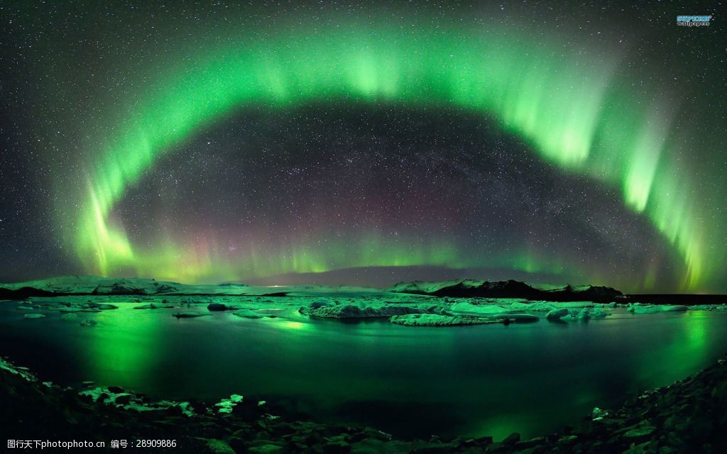 梦幻绿色极光背景