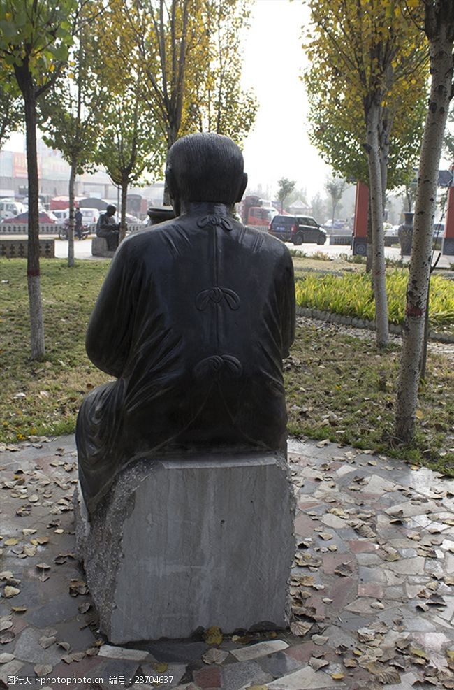 雕塑人物背影