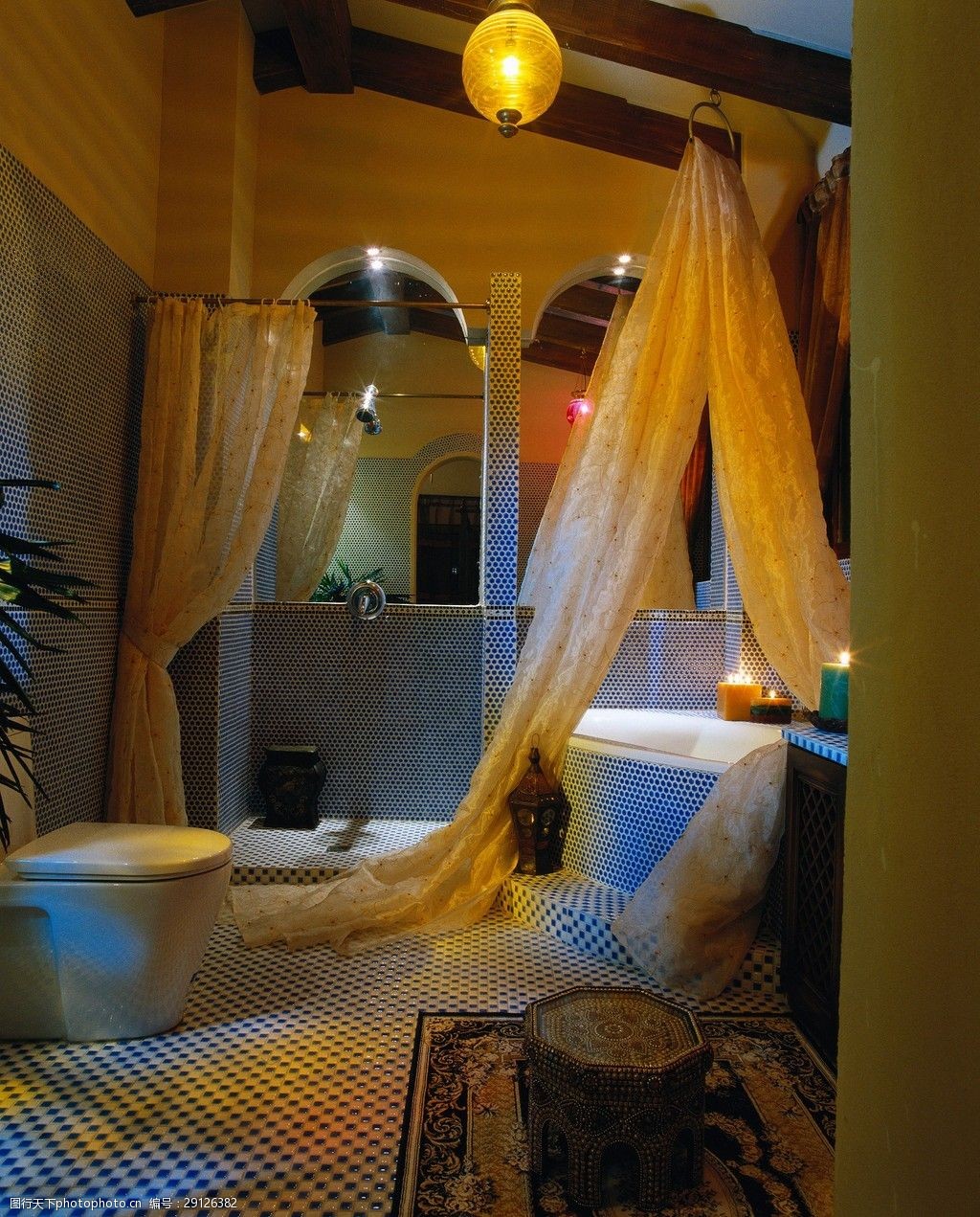 现代浪漫浴室圆形橘色吊灯室内装修效果图