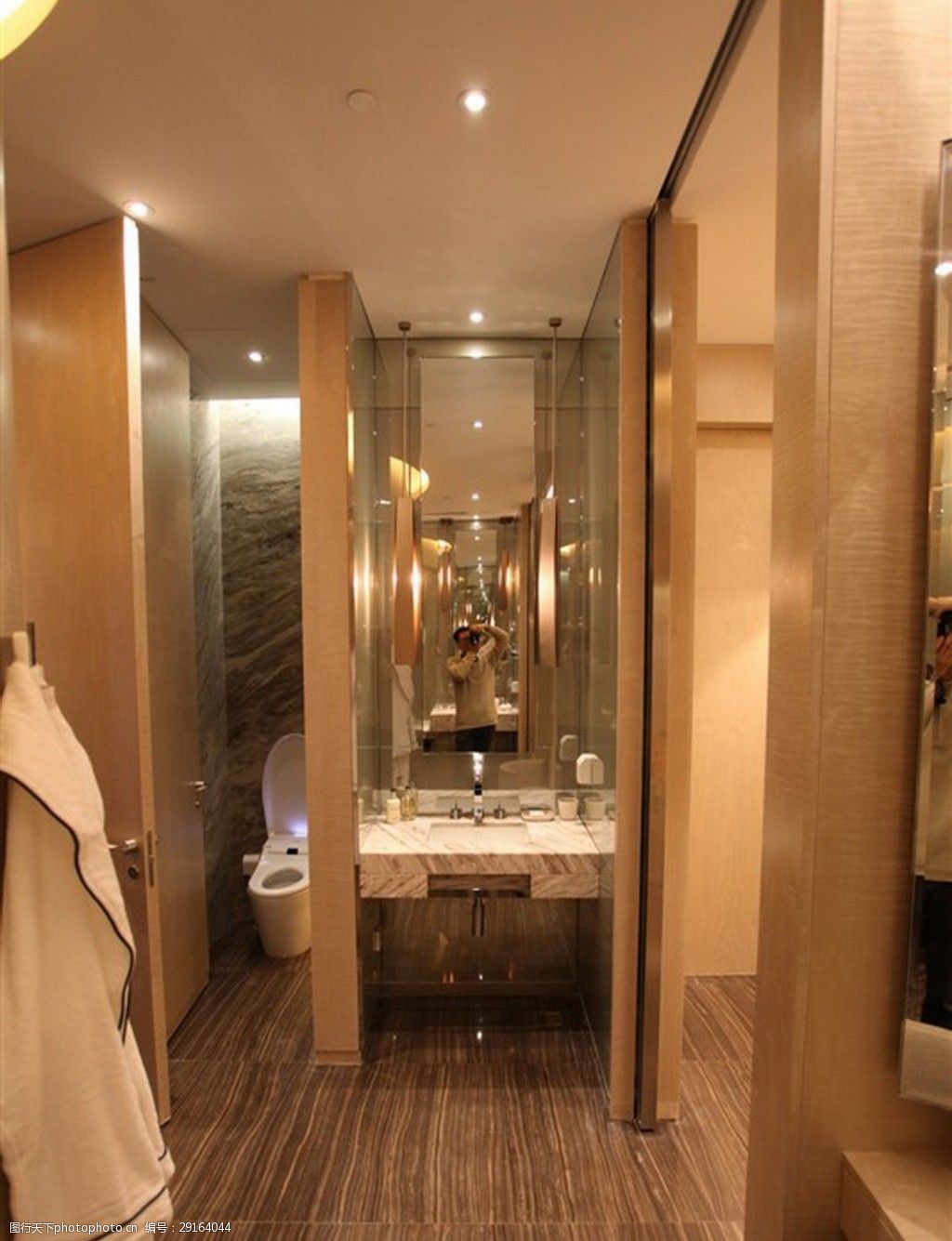 小户型浴室木地板室内装修效果图