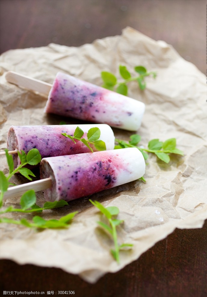 清新蓝莓水果棒冰