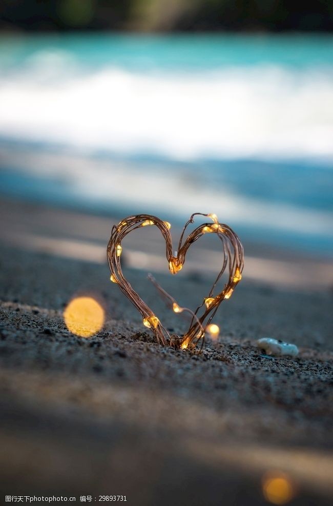 沙滩海边的爱心